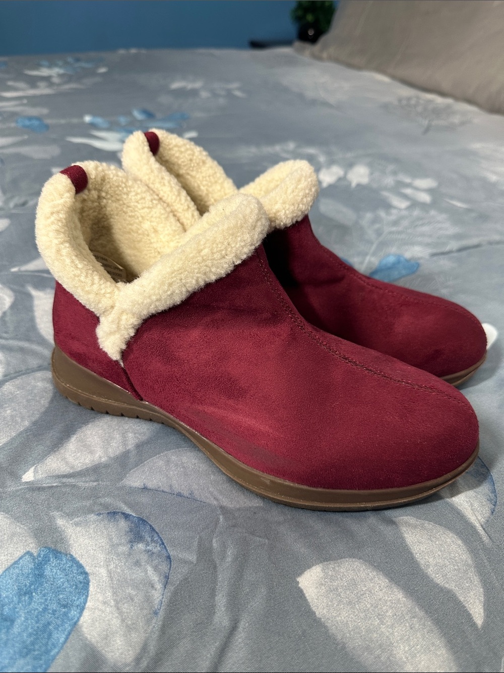 NWOT Array Burgundy Faux-Suede Slip-On Shearling-Lined Ankle Boots Sz 9